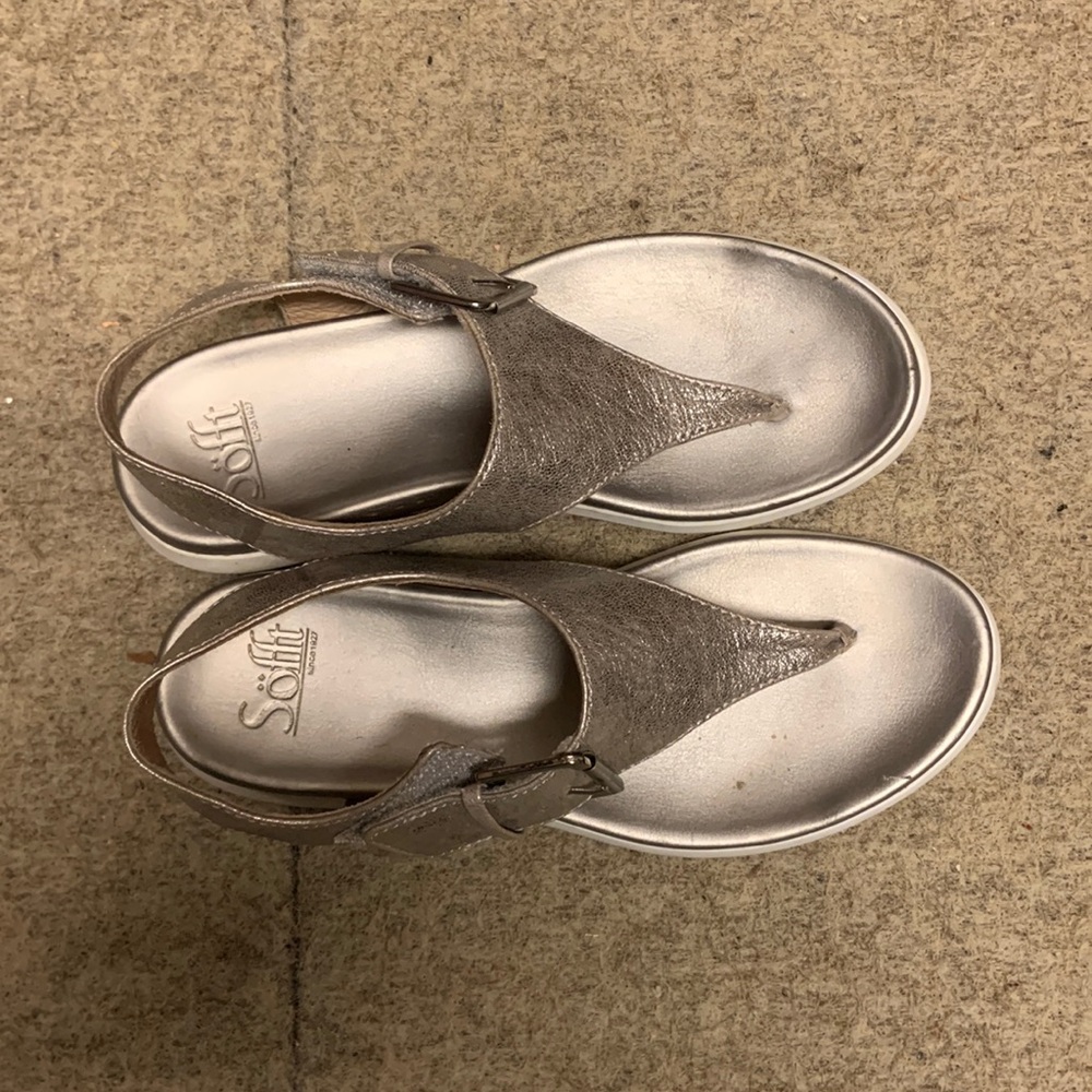 Soffit sandals 6.5
